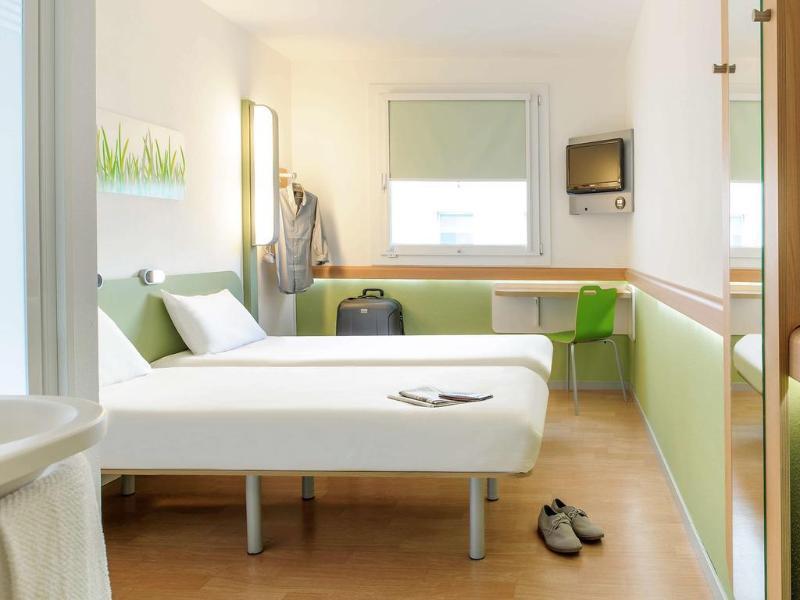 Ibis Budget Issoire Exterior photo