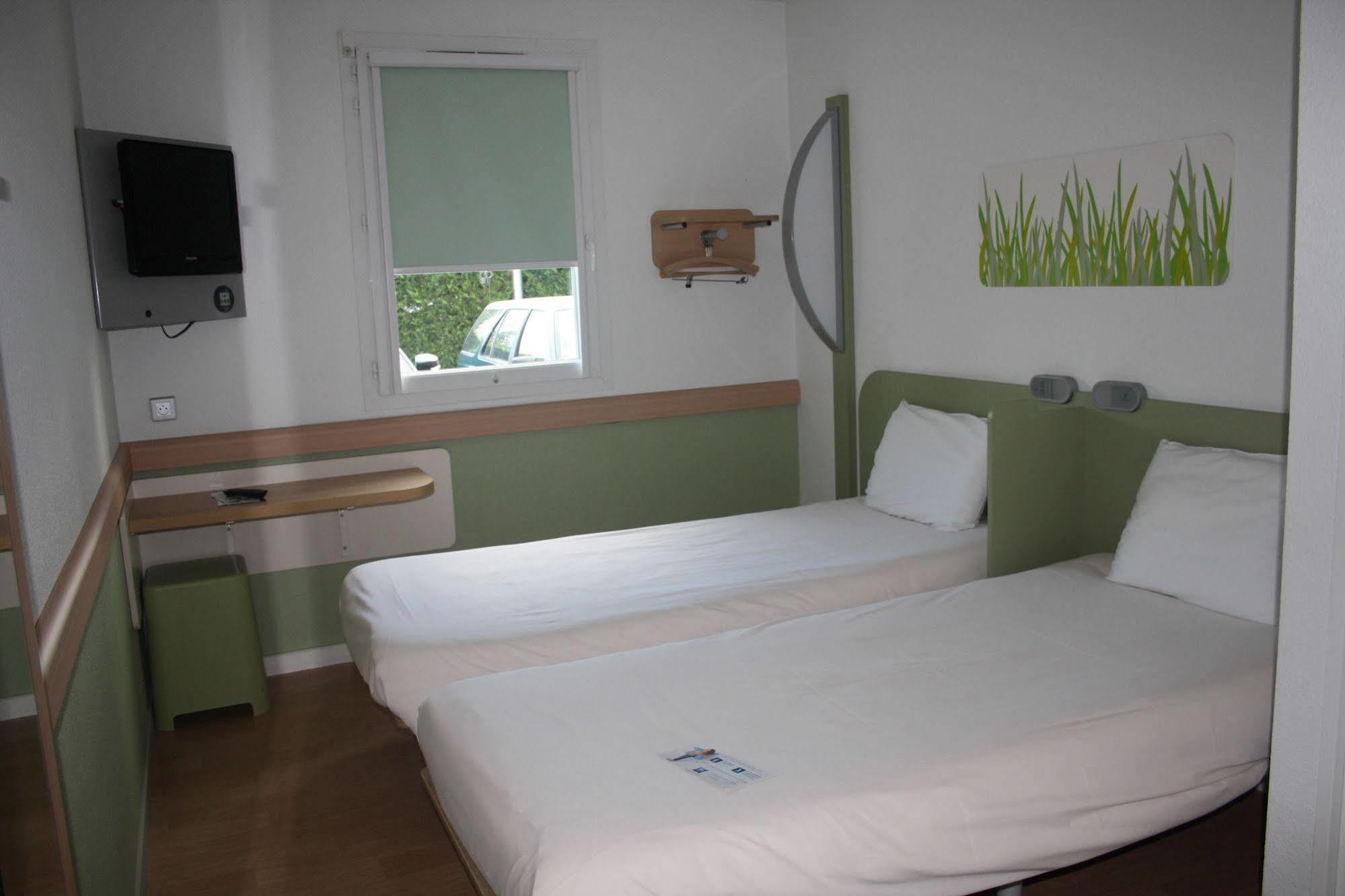 Ibis Budget Issoire Exterior photo
