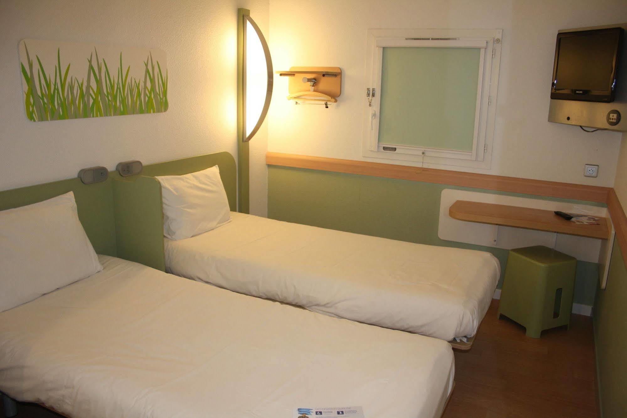 Ibis Budget Issoire Exterior photo